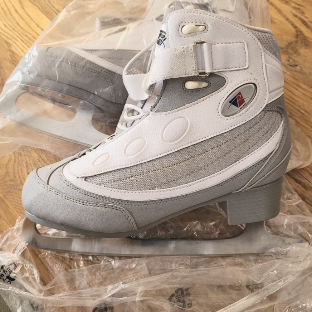 Riedell 820 Soft Ladies Figure Skates